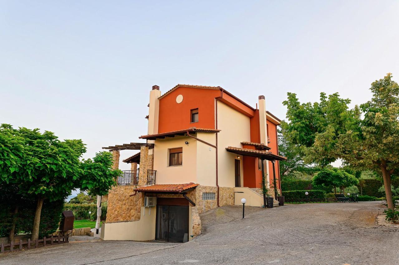 Villa Mariellie Néa Péramos Bagian luar foto