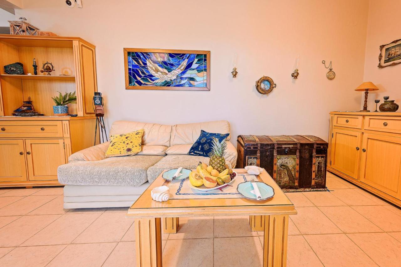 Villa Mariellie Néa Péramos Bagian luar foto