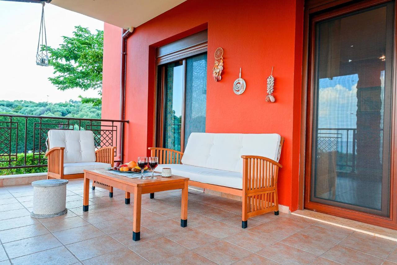 Villa Mariellie Néa Péramos Bagian luar foto