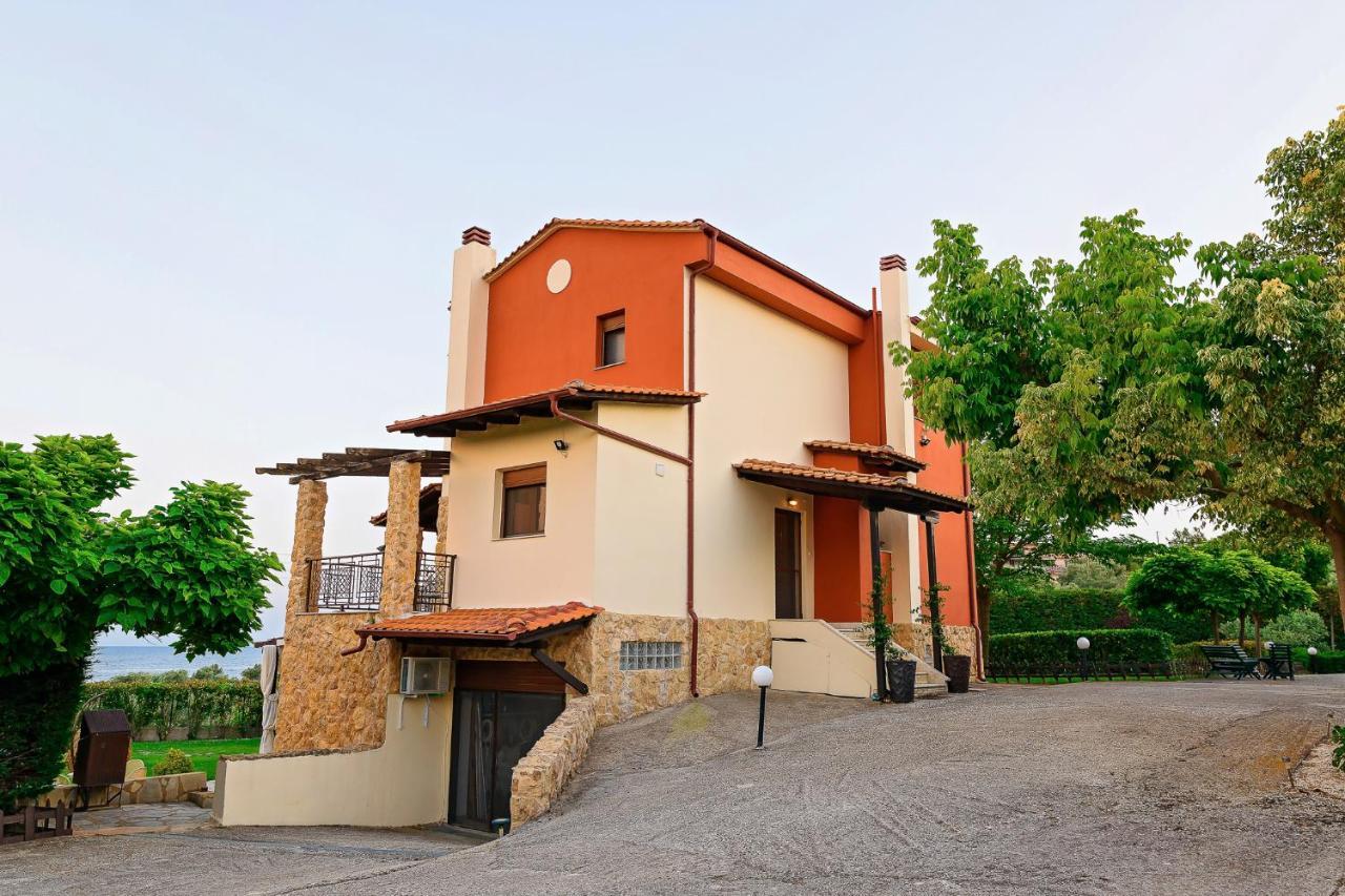 Villa Mariellie Néa Péramos Bagian luar foto