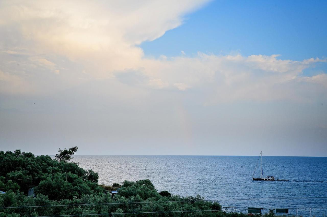Villa Mariellie Néa Péramos Bagian luar foto