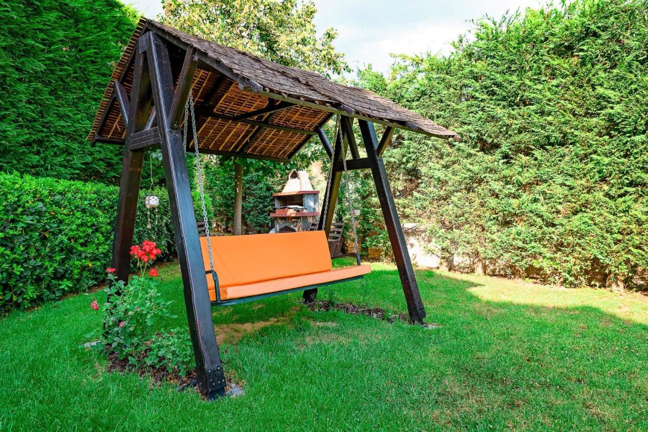 Villa Mariellie Néa Péramos Bagian luar foto