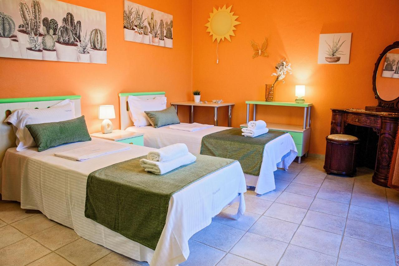 Villa Mariellie Néa Péramos Bagian luar foto