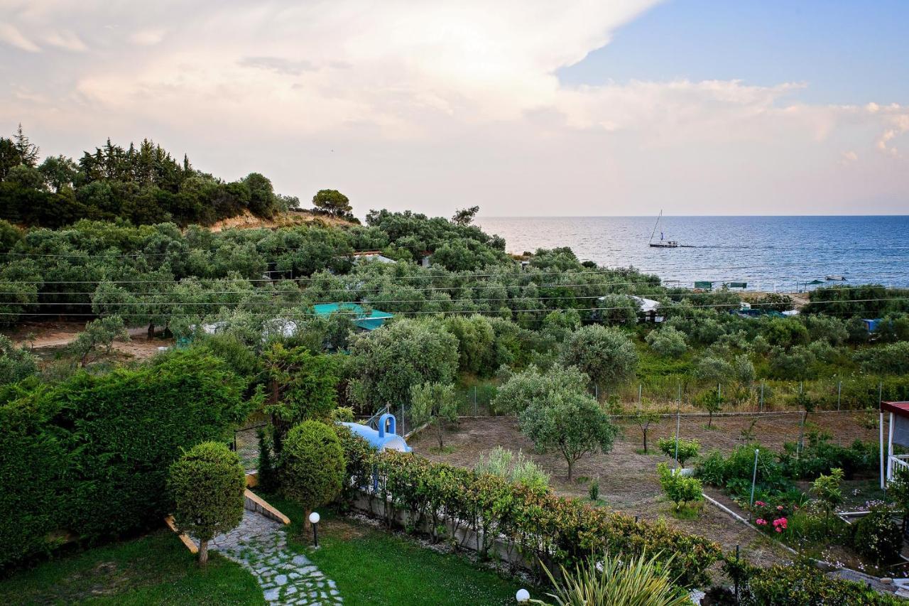 Villa Mariellie Néa Péramos Bagian luar foto