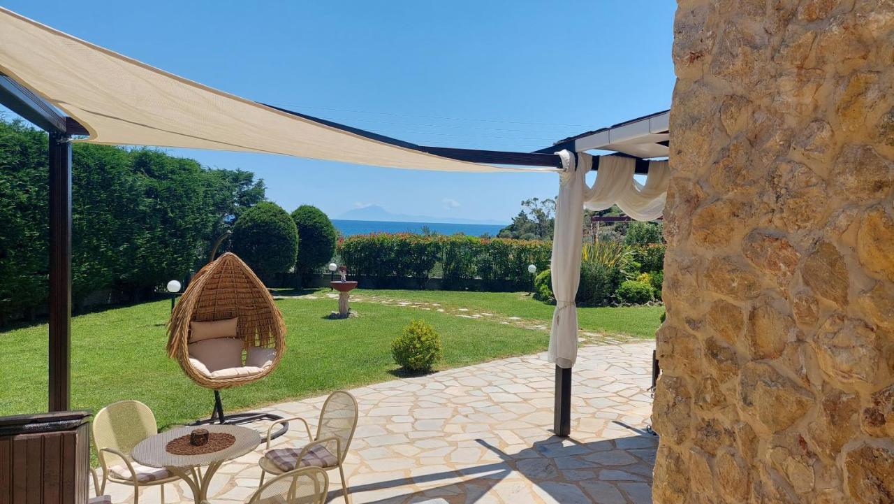 Villa Mariellie Néa Péramos Bagian luar foto