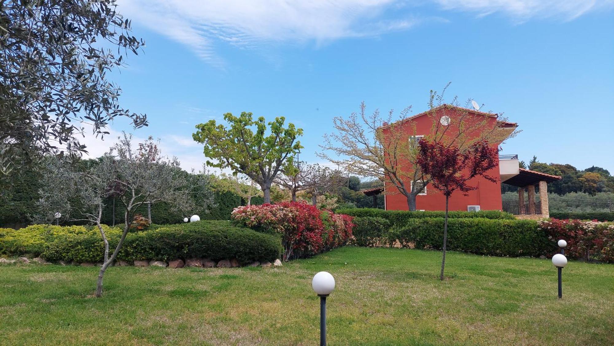 Villa Mariellie Néa Péramos Bagian luar foto