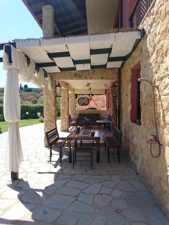 Villa Mariellie Néa Péramos Bagian luar foto