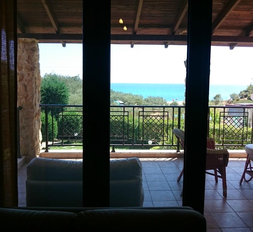 Villa Mariellie Néa Péramos Bagian luar foto