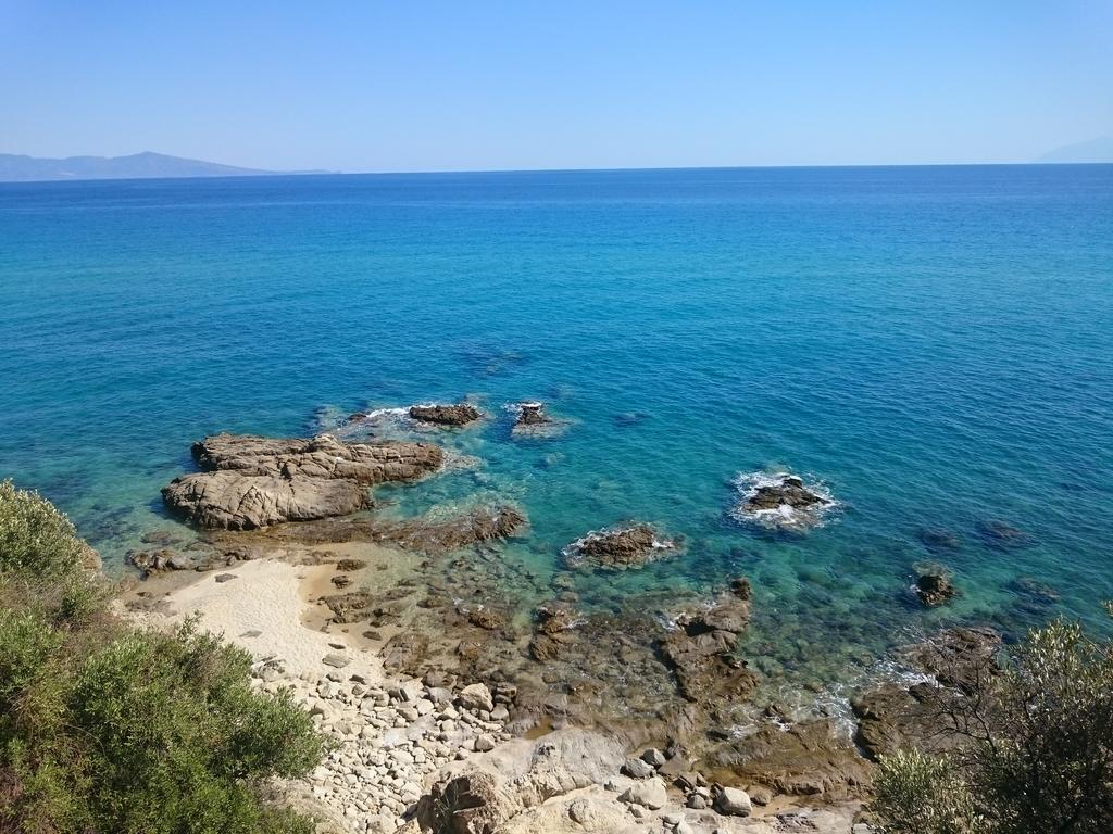 Villa Mariellie Néa Péramos Bagian luar foto